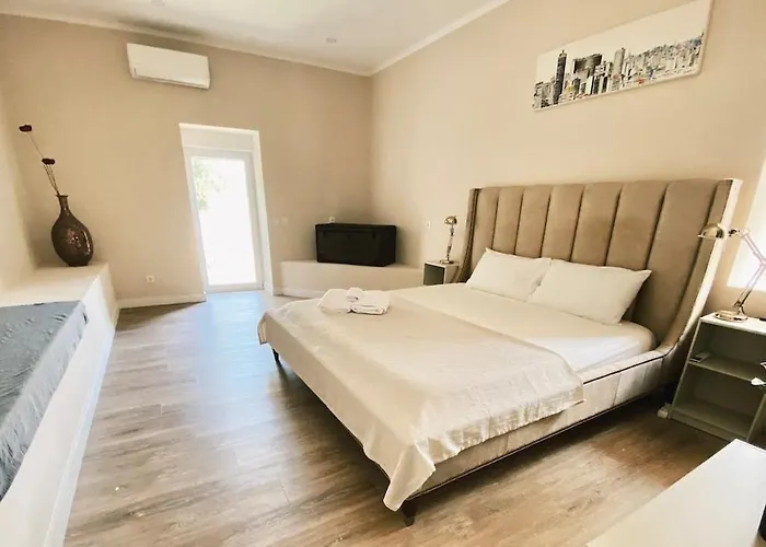 Villa Country In Algarve, 15 Min From *